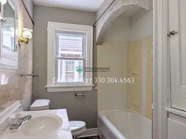 916-918 Peckham St #916 — Photo 17