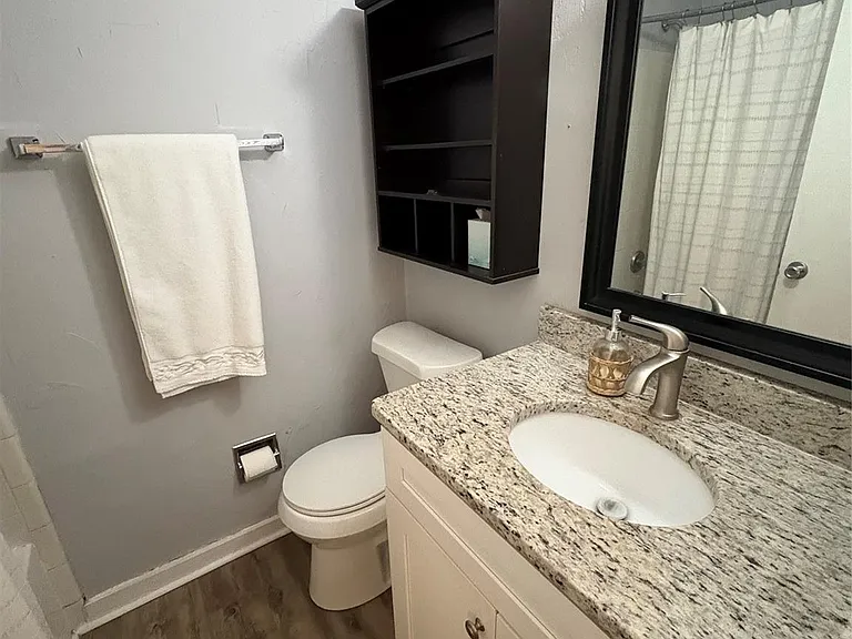 300 E Park Ave — Photo 6