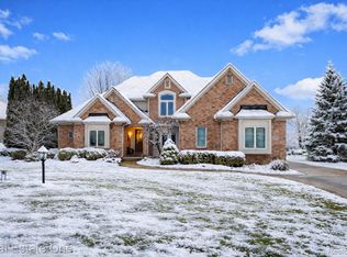 16048 Pine Bluff Ct, Fenton, MI 48430