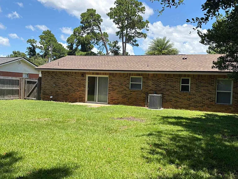 3255 Maplewood Dr — Photo 14