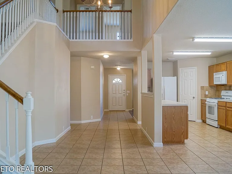 2819 Foster Hill Dr — Photo 15