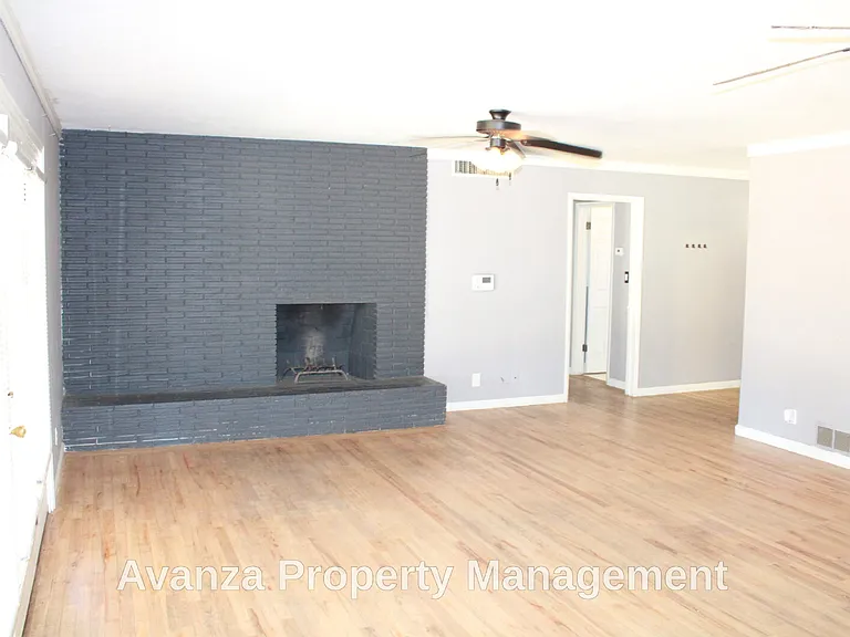 5677 N Millbrook Ave — Photo 8