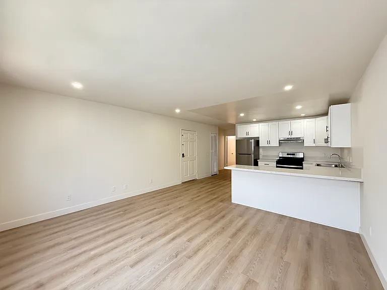1162 Elm Ave #21 — Photo 7