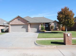 217 Morningside Dr, Yukon, OK 73099