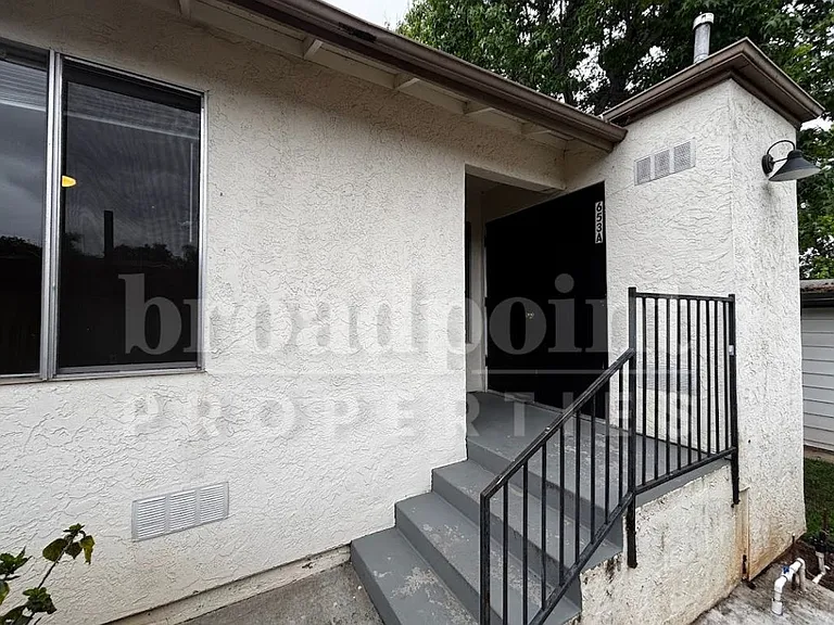 653 E 3rd Ave #A — Photo 1