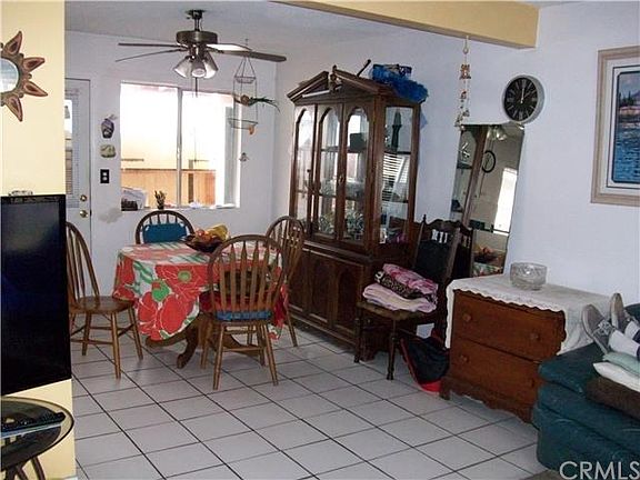 Front unit. Dining area.