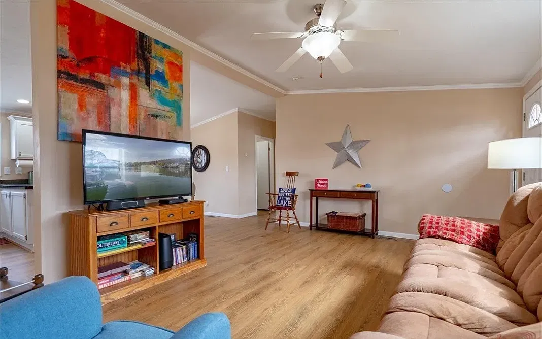 3 bed, 1400 sqft, $1,400 — Photo 3
