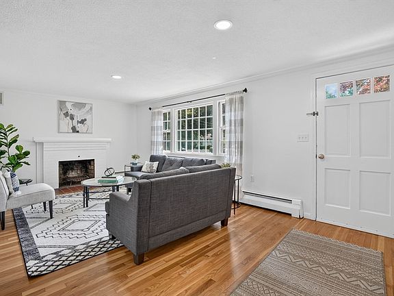 3rd image of 8 Charlotte Dr