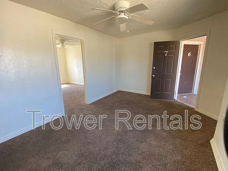 2101 W 10th St #7 — Photo 4