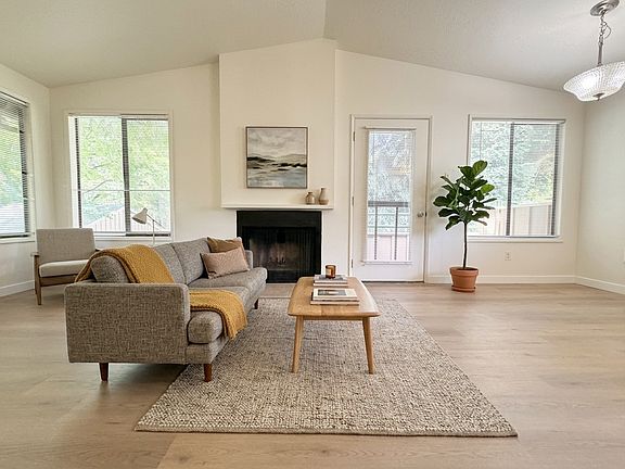 3rd image of 7060 SW Montauk Cir