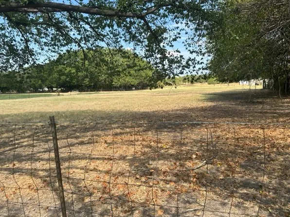 Berkley Dr, Azle, TX 76020