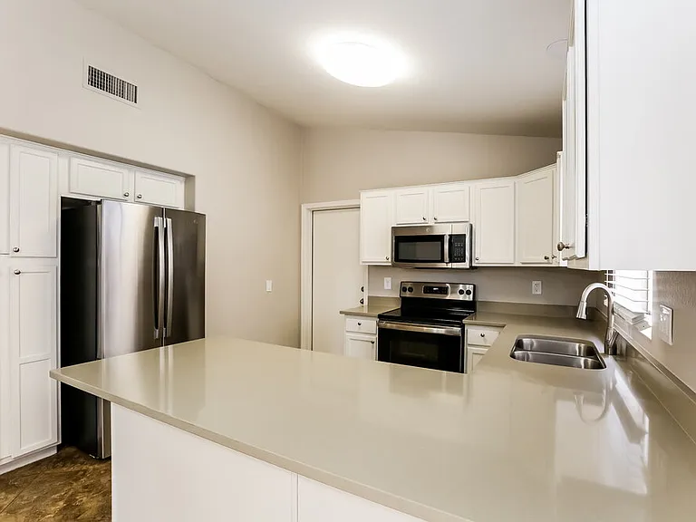 1058 S Sierra St — Photo 10