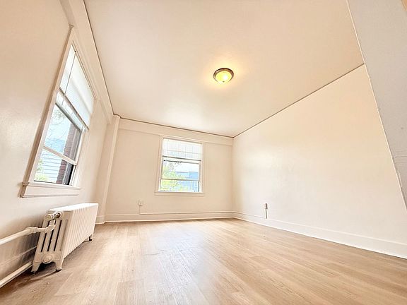 3rd image of 404 E Howell St #401