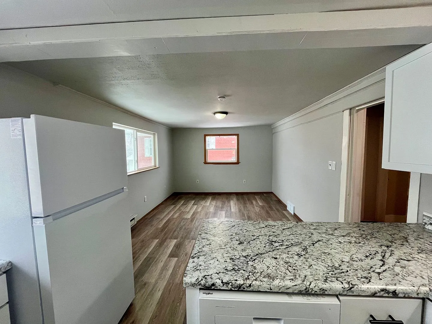 727 Washington St — Photo 4