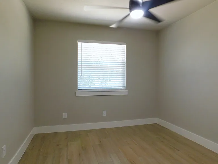 404 Woodson Cir — Photo 15