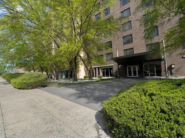 600 E 8th St APT Tsf, Kansas City, MO 64106
