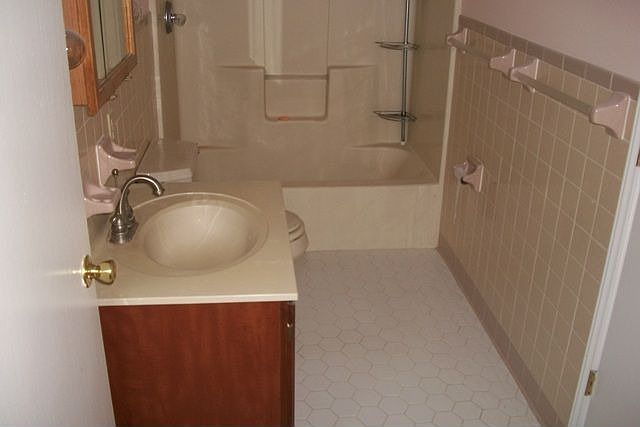 2nd image of 305 Cope Ave