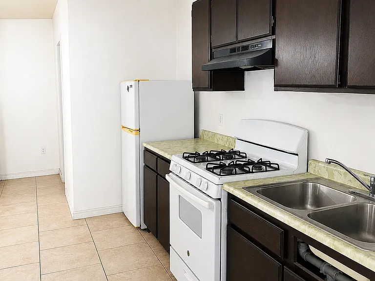 410 C K Clarke St — Photo 3