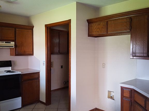 2nd image of 6812 NW 130th St