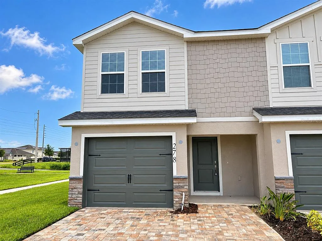 3 bed, 2.5 bath, 1730 sqft, $2,200 — Photo 1