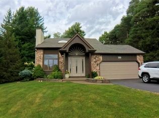360 Muegel Rd, East Amherst, NY 14051