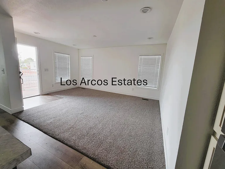 650 E Busby Dr #F — Photo 2