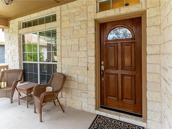 3rd image of 806 Heritage Oaks Bnd