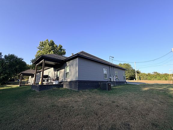 3rd image of 322 E Maple St #A