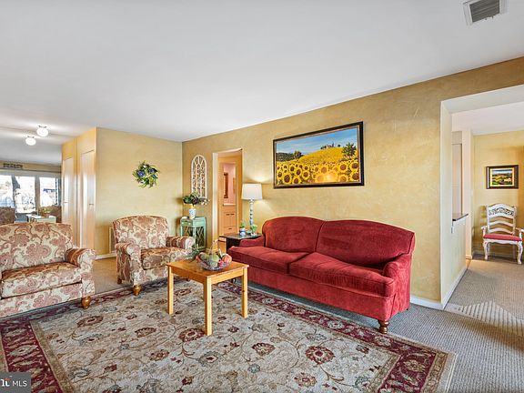 5th image of 12 President Point Dr Unit B2