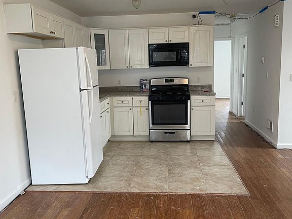 4th image of 315 York Ave #3