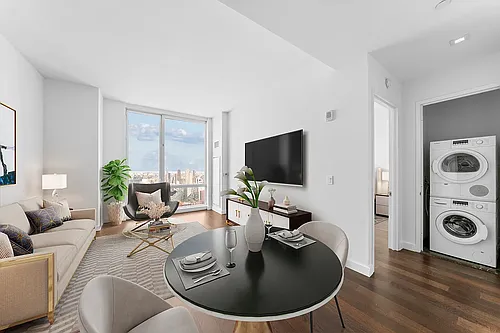 605 W 42nd St Photo 1