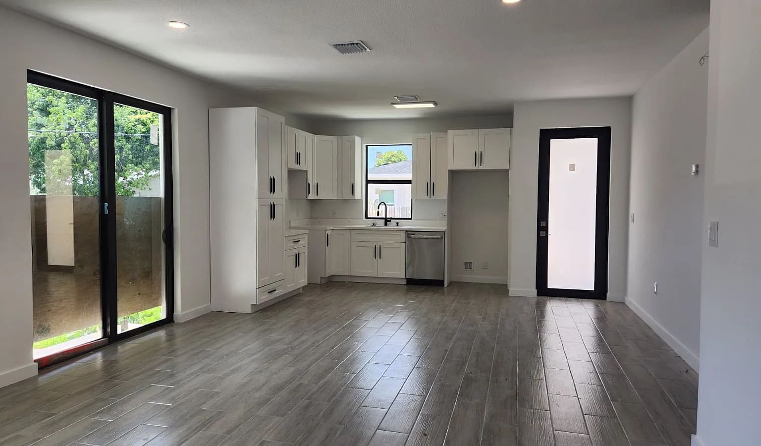 4 bed, 1540 sqft, $3,495 — Photo 2