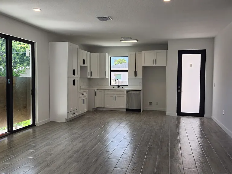1701 NW 9th Ct #B — Photo 3