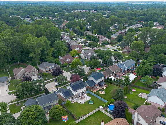 5th image of 7584 Maple Dr