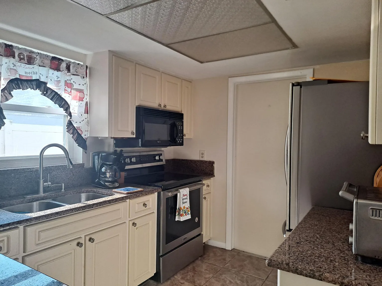 4 bed, 1764 sqft, $3,200 — Photo 3