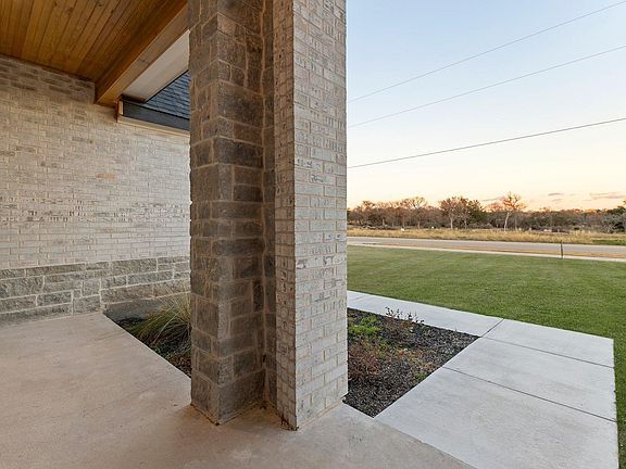 5th image of 2136 Park View Drive