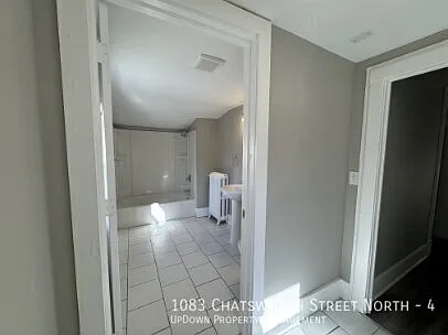 1083 Chatsworth St N #4 — Photo 16