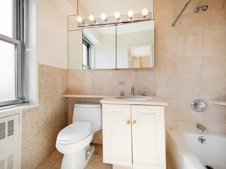 1520 York Ave #18B — Photo 9