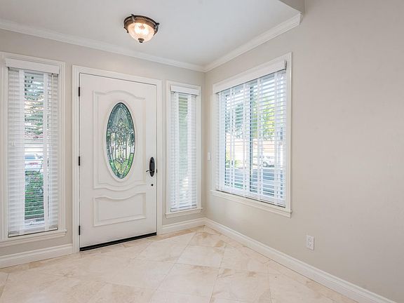 4th image of 626 White Oak Ln