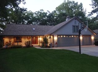 27154 Ridgewood Trl, Waterford, WI 53185