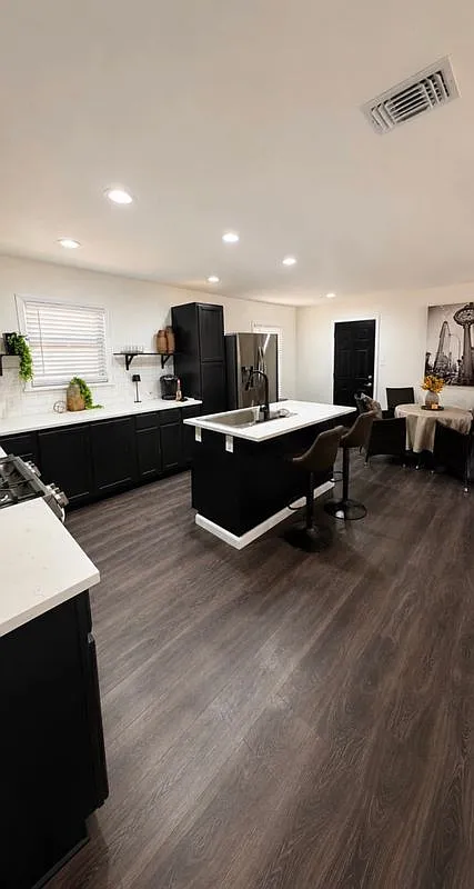 3 bed, 1.0 bath, 1088 sqft, $1,680 — Photo 4