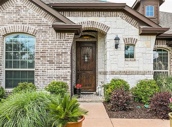 3rd image of 3307 Herron Dr