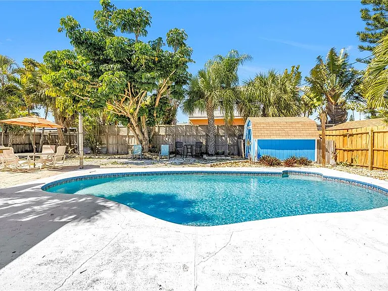 6892 Gulf Winds Dr #2 — Photo 45