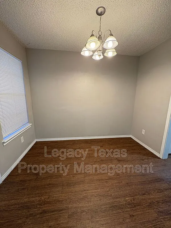 2 bed, 1.5 bath, 1000 sqft, $1,250 — Photo 4