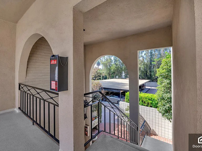 535 S Orange Grove Blvd #12 — Photo 33