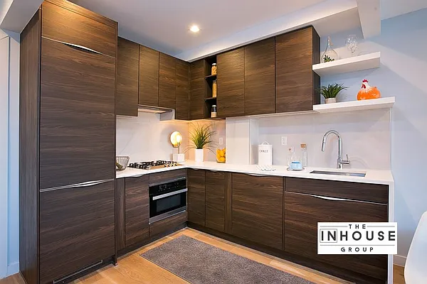 Sold by The In House Group | media 10