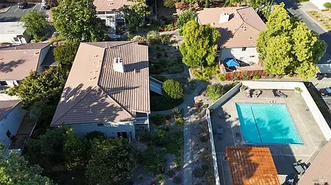 1082 Mariposa Ln — Photo 25