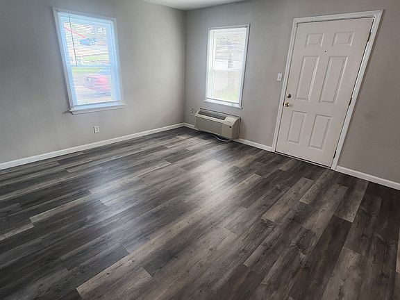 3rd image of 1505 Wells Ave SE #7