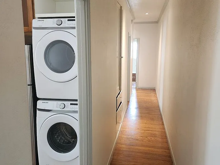 1451 S Fairfax Ave — Photo 22