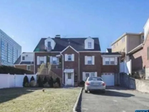 376 Lafayette Ave, Cliffside Park, NJ 07010